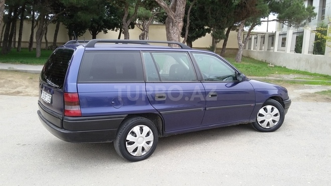Opel Astra 1997, 242,000 km - 1.6 l - Bakı