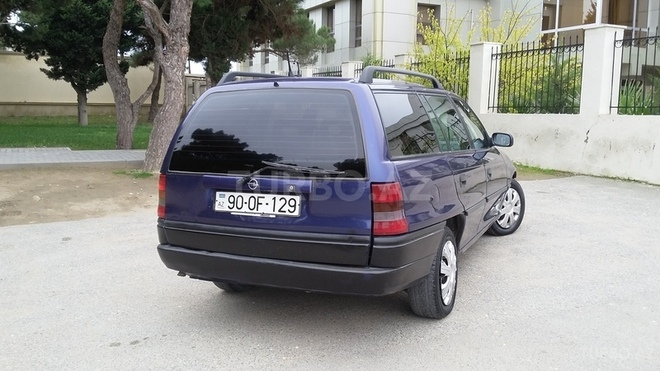 Opel Astra 1997, 242,000 km - 1.6 l - Bakı