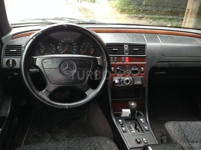 Mercedes C 180 1995, 262,000 km - 1.8 l - Bakı