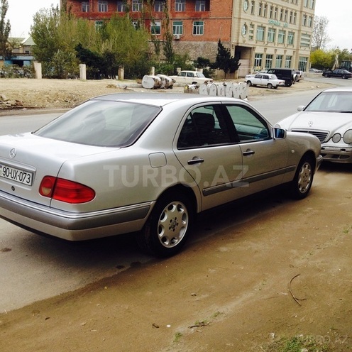 Mercedes E 240 1997, 236,000 km - 2.4 l - Bakı