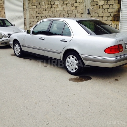Mercedes E 240 1997, 236,000 km - 2.4 l - Bakı