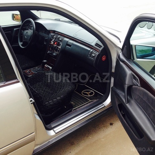 Mercedes E 240 1997, 236,000 km - 2.4 l - Bakı