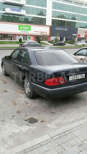 Mercedes E 240 1997, 20,010 km - 2.4 l - Bakı