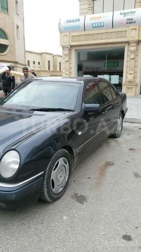 Mercedes E 240 1997, 20,010 km - 2.4 l - Bakı