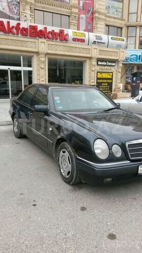 Mercedes E 240 1997, 20,010 km - 2.4 l - Bakı