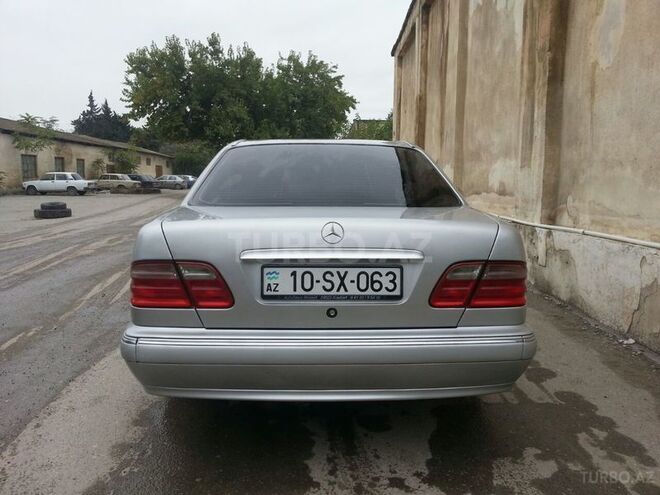 Mercedes E 240 1999, 270,000 km - 2.4 l - Bakı