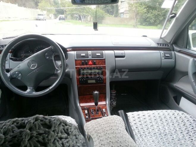 Mercedes E 240 1999, 270,000 km - 2.4 l - Bakı
