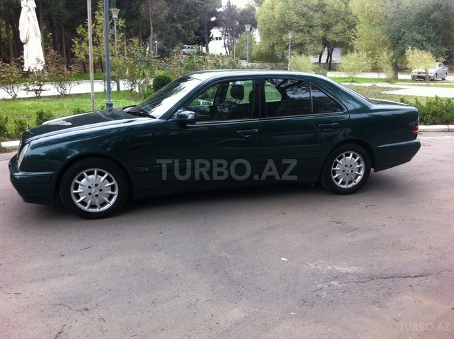 Mercedes E 220 2001, 356,000 km - 2.2 l - Sumqayıt