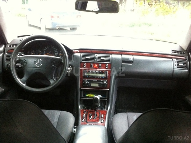 Mercedes E 220 2001, 356,000 km - 2.2 l - Sumqayıt