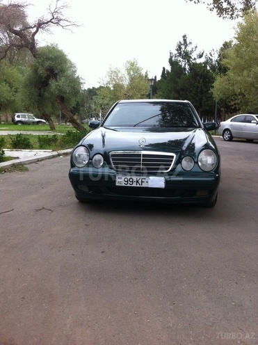 Mercedes E 220 2001, 356,000 km - 2.2 l - Sumqayıt