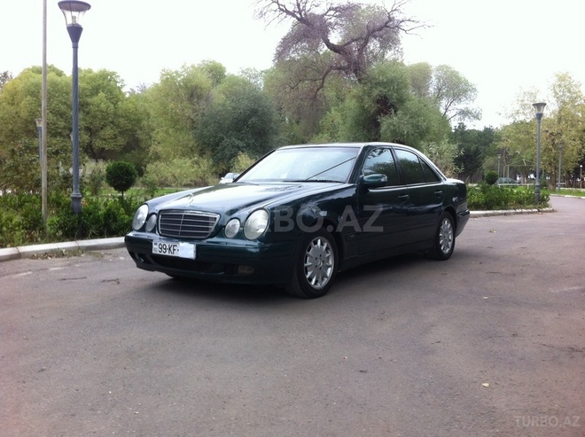 Mercedes E 220 2001, 356,000 km - 2.2 l - Sumqayıt
