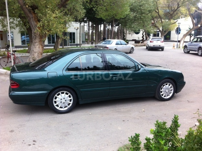 Mercedes E 220 2001, 356,000 km - 2.2 l - Sumqayıt