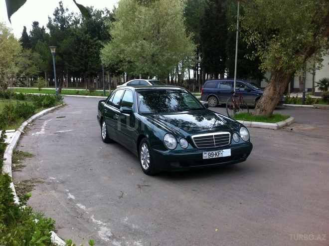 Mercedes E 220 2001, 356,000 km - 2.2 l - Sumqayıt