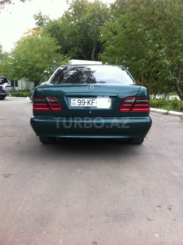 Mercedes E 220 2001, 356,000 km - 2.2 l - Sumqayıt