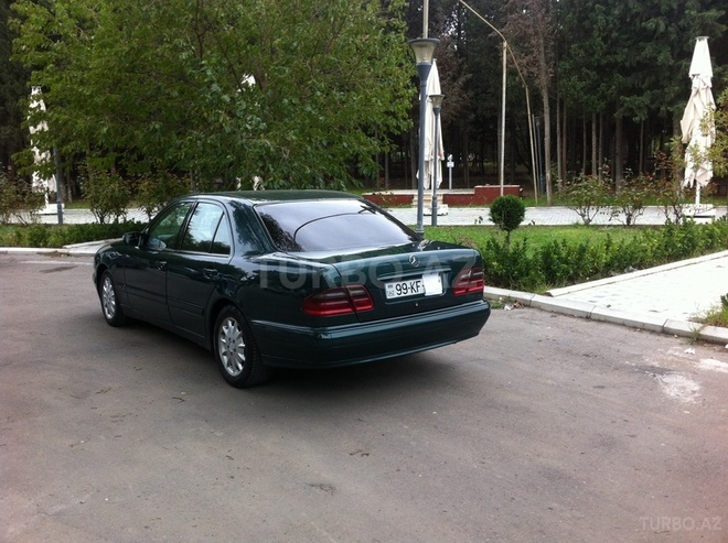 Mercedes E 220 2001, 356,000 km - 2.2 l - Sumqayıt