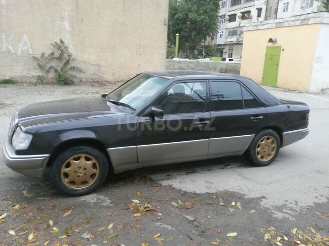 Mercedes E 230 1988, 289,000 km - 2.3 l - Bakı