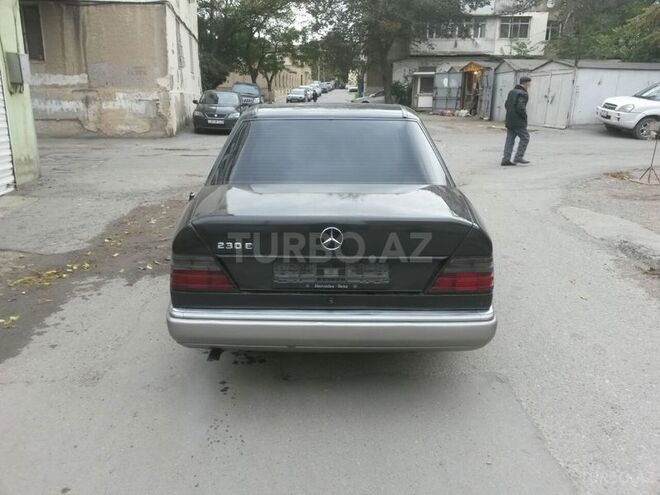 Mercedes E 230 1988, 289,000 km - 2.3 l - Bakı