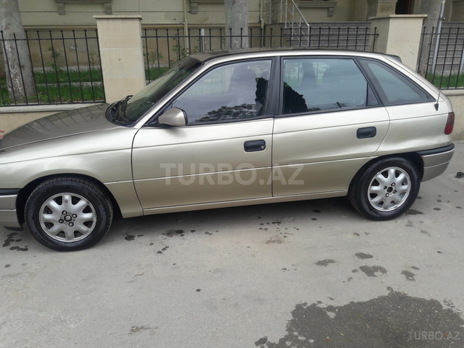 Opel Astra 1997, 281,000 km - 1.8 l - Bakı