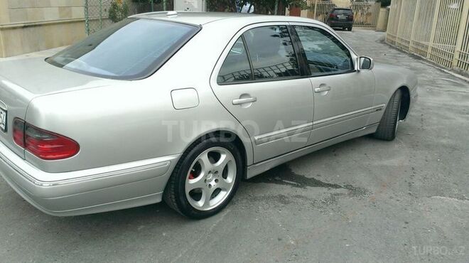 Mercedes E 280 2002, 275,300 km - 2.8 л - Bakı