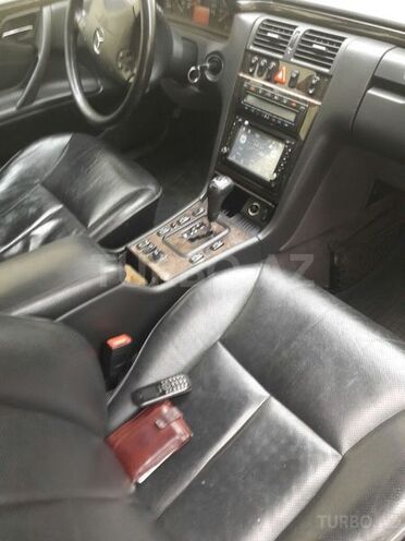 Mercedes E 240 2000, 255,222 km - 2.4 l - Bakı