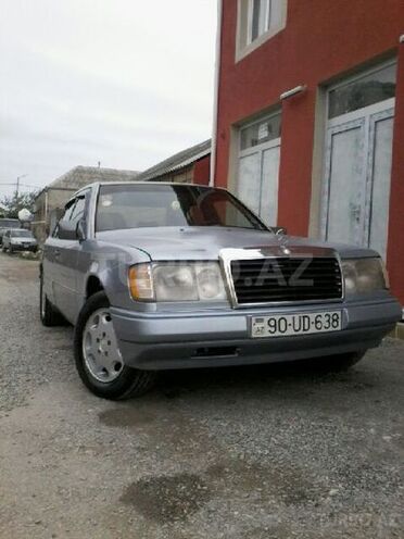 Mercedes E 220 1993, 404,000 km - 2.2 л - Bakı