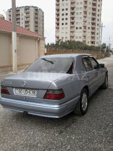 Mercedes E 220 1993, 404,000 km - 2.2 л - Bakı