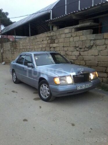 Mercedes E 220 1993, 404,000 km - 2.2 л - Bakı