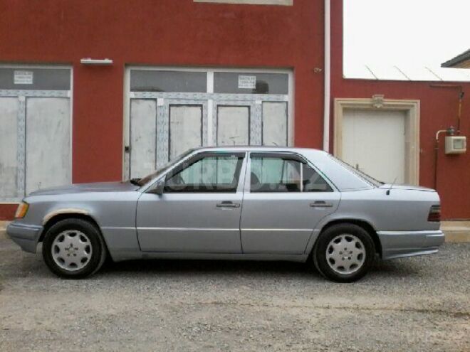 Mercedes E 220 1993, 404,000 km - 2.2 л - Bakı