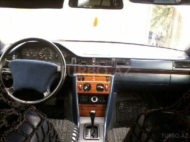 Mercedes E 220 1993, 404,000 km - 2.2 л - Bakı
