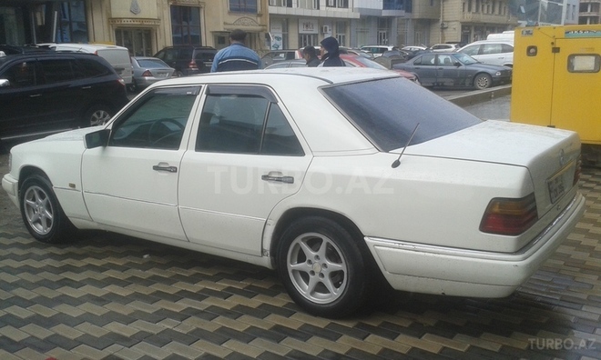 Mercedes E 200 1995, 370,000 km - 2.0 l - Bakı