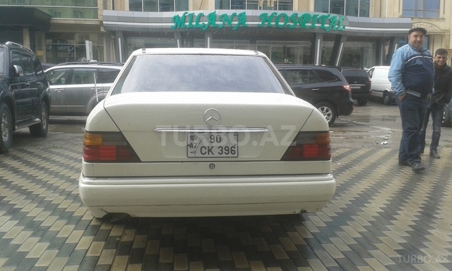 Mercedes E 200 1995, 370,000 km - 2.0 l - Bakı