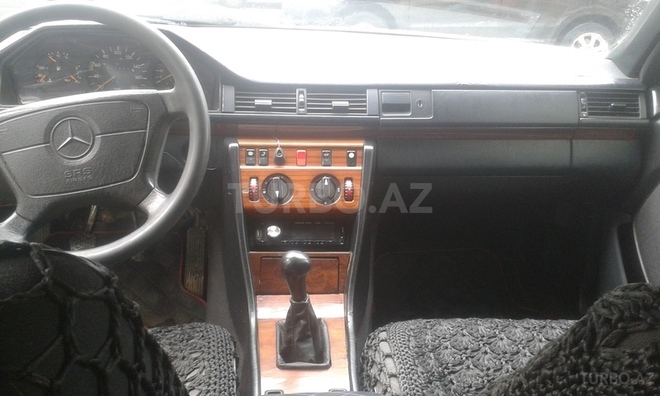 Mercedes E 200 1995, 370,000 km - 2.0 l - Bakı