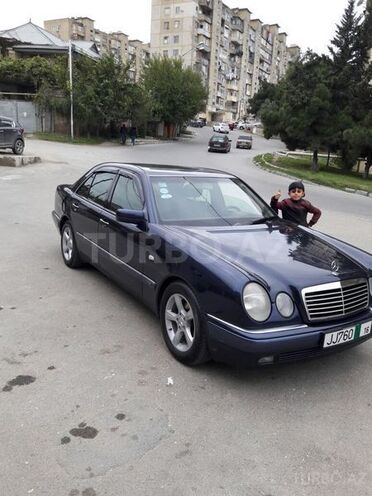 Mercedes E 200 1999, 280,000 km - 2.0 l - Bakı
