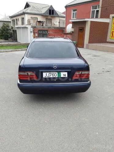 Mercedes E 200 1999, 280,000 km - 2.0 l - Bakı