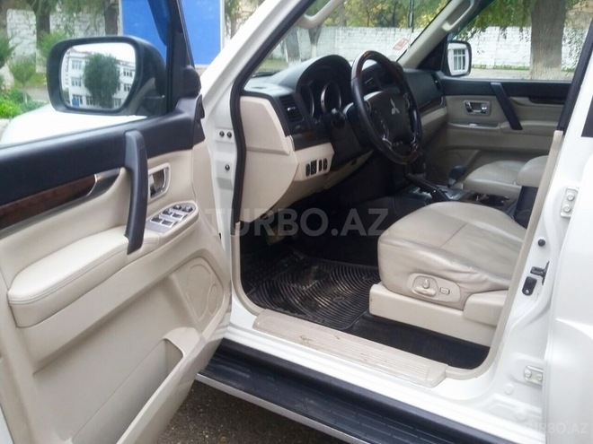 Mitsubishi Pajero 2010, 125,697 km - 3.5 л - Sumqayıt