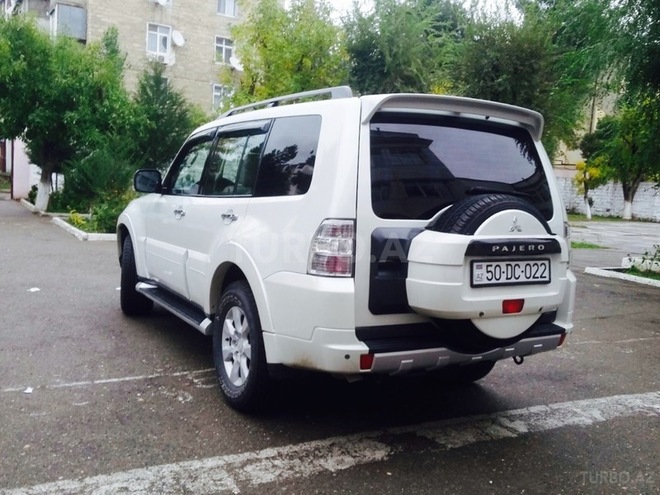 Mitsubishi Pajero 2010, 125,697 km - 3.5 л - Sumqayıt