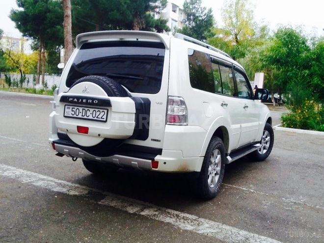 Mitsubishi Pajero 2010, 125,697 km - 3.5 л - Sumqayıt