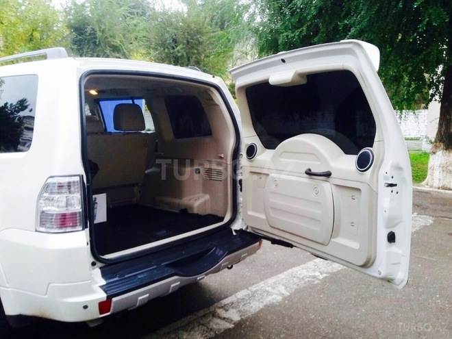Mitsubishi Pajero 2010, 125,697 km - 3.5 л - Sumqayıt