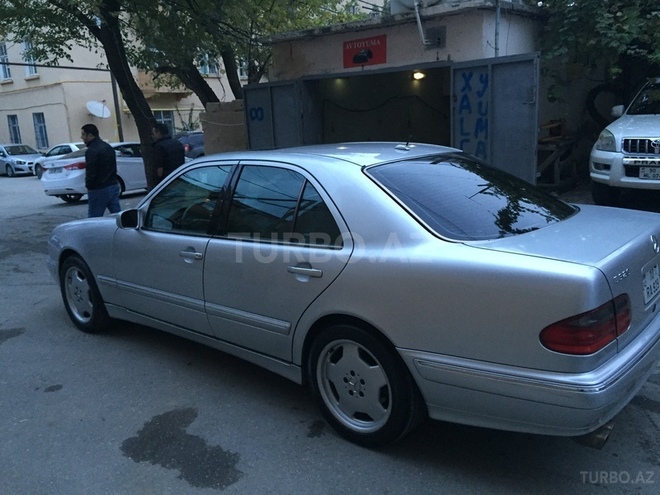 Mercedes E 320 2001, 251,369 km - 3.2 л - Bakı