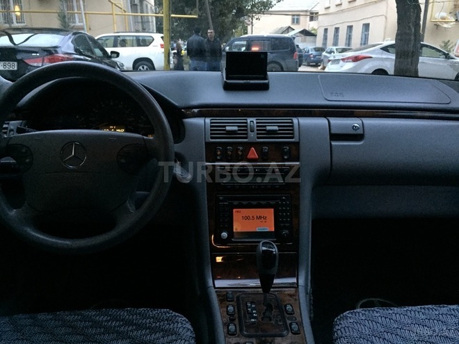 Mercedes E 320 2001, 251,369 km - 3.2 л - Bakı