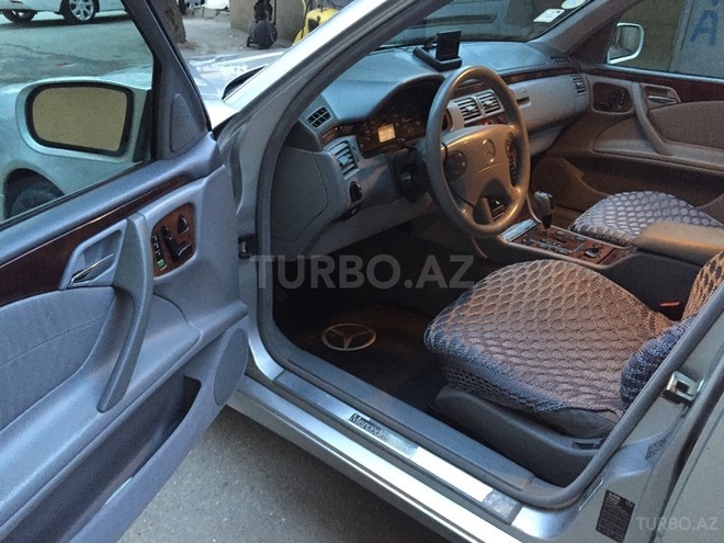 Mercedes E 320 2001, 251,369 km - 3.2 л - Bakı
