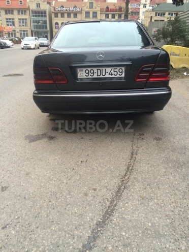 Mercedes E 220 2000, 222,476 km - 2.2 l - Bakı