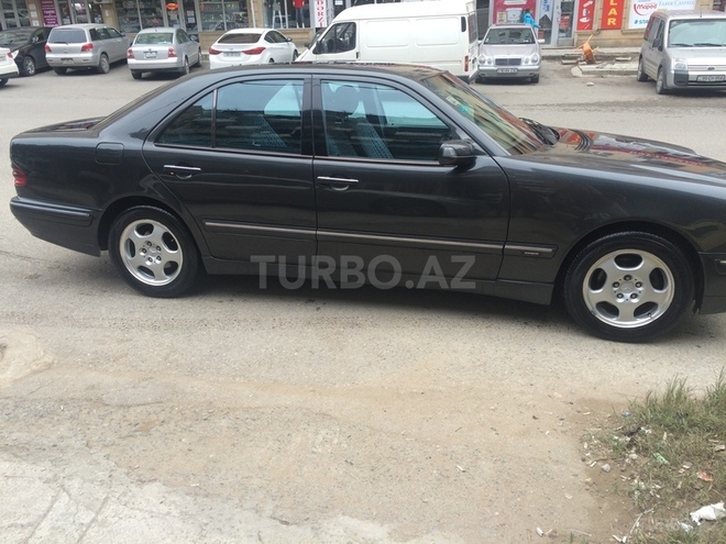 Mercedes E 220 2000, 222,476 km - 2.2 l - Bakı