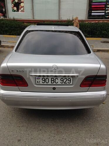 Mercedes E 320 2002, 208,000 km - 3.2 l - Bakı