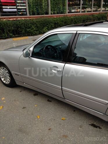 Mercedes E 320 2002, 208,000 km - 3.2 l - Bakı