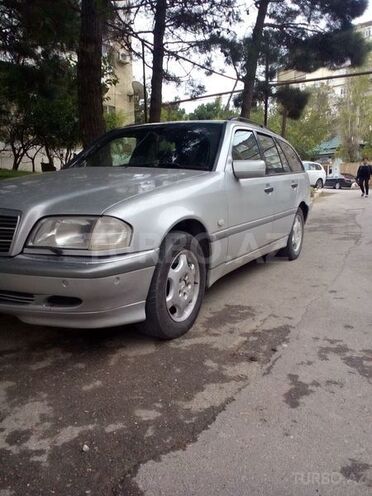 Mercedes C 220 2000, 240,000 km - 2.2 l - Bakı