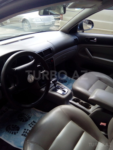 Volkswagen Passat 2004, 1,800,000 km - 1.8 л - Gəncə