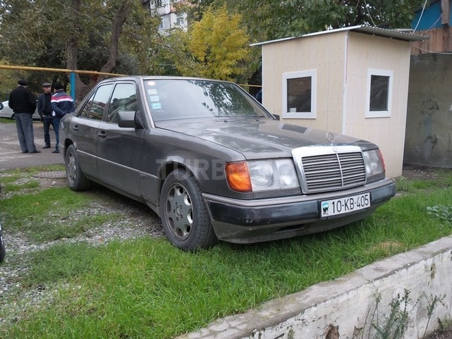 Mercedes E 230 1993, 300,000 km - 2.3 l - Bakı