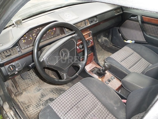 Mercedes E 230 1993, 300,000 km - 2.3 l - Bakı
