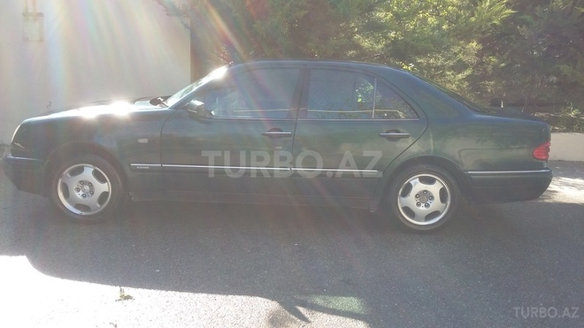 Mercedes E 230 1996, 32,800 km - 0.9 l - Bakı